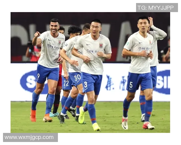 足协杯精彩对决上港迎战鲁能全场比赛免费直播等你来观看